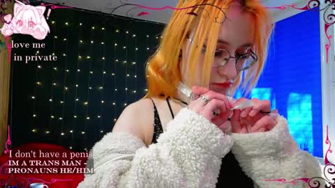 Snapshot of honelin chatting on 03-08-25, 11:27 Honelints boyblonde hair AsterMIntfemboybrown hair online show from 03-08-25, 11:27