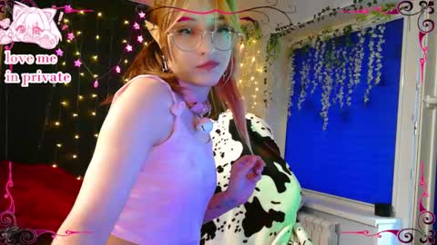 Snapshot of honelin chatting on 09-08-25, 03:00 Honelints boyblonde hair AsterMIntfemboybrown hair online show from 09-08-25, 03:00
