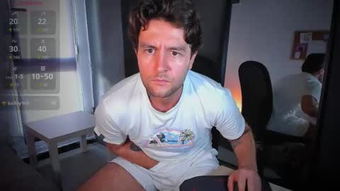 Snapshot of honestandrew chatting on 10-31-25, 08:04 Andrew online show from 10-31-25, 08:04