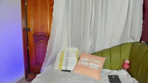 honey  monroe online show from 04-27-26, 12:30