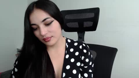 Snapshot of honey_aynur chatting on 01-05-25, 09:47 Honey Aynu online show from 01-05-25, 09:47