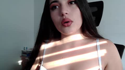 Snapshot of honey_aynur chatting on 01-17-25, 09:50 Honey Aynu online show from 01-17-25, 09:50