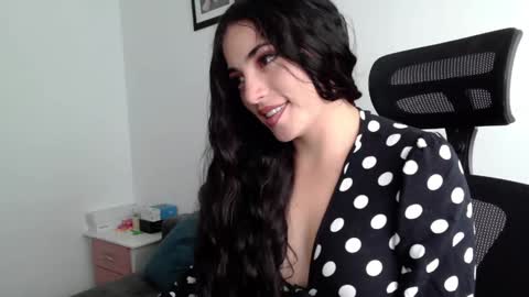 Snapshot of honey_aynur chatting on 02-02-25, 03:39 Honey Aynu online show from 02-02-25, 03:39
