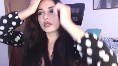 Snapshot of honey_aynur chatting on 10-14-25, 06:20 Honey Aynu online show from 10-14-25, 06:20