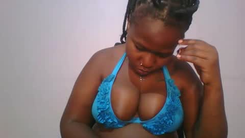 Snapshot of honey_beb chatting on 10-25-25, 02:52 honey_beb online show from 10-25-25, 02:52