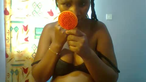 Snapshot of honey_beb chatting on 05-17-26, 11:28 honey_beb online show from 05-17-26, 11:28