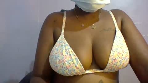 Snapshot of honey_beb chatting on 06-15-26, 02:30 honey_beb online show from 06-15-26, 02:30