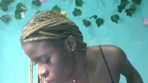 Snapshot of honey_bug2 chatting on 09-17-25, 10:06 Queen online show from 09-17-25, 10:06