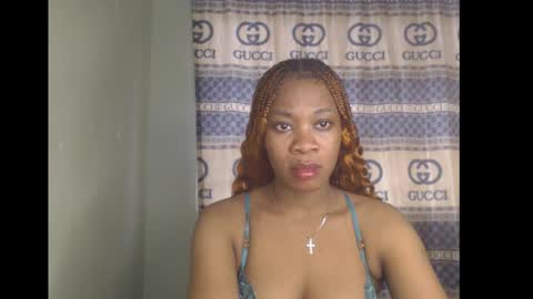 Snapshot of honey_dollxx chatting on 09-13-25, 08:14 Flora online show from 09-13-25, 08:14