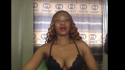 Snapshot of honey_dollxx chatting on 09-21-25, 09:55 Flora online show from 09-21-25, 09:55
