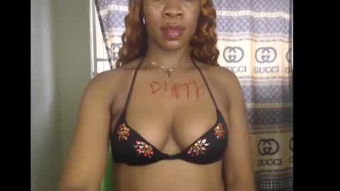 Snapshot of honey_dollxx chatting on 09-22-25, 02:41 Flora online show from 09-22-25, 02:41