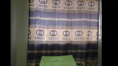 Snapshot of honey_dollxx chatting on 10-04-25, 10:35 Flora online show from 10-04-25, 10:35