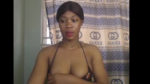 Snapshot of honey_dollxx chatting on 10-23-25, 09:08 Flora online show from 10-23-25, 09:08