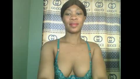 Snapshot of honey_dollxx chatting on 11-08-25, 09:09 Flora online show from 11-08-25, 09:09