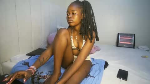 Snapshot of honey_drop1 chatting on 03-22-26, 01:20 honey drop online show from 03-22-26, 01:20