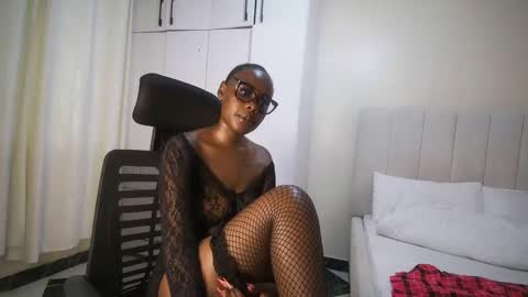Snapshot of honey_drop1 chatting on 04-14-26, 12:00 honey drop online show from 04-14-26, 12:00