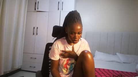 Snapshot of honey_drop1 chatting on 04-19-26, 04:56 honey drop online show from 04-19-26, 04:56