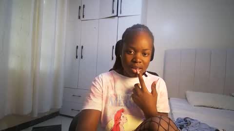 Snapshot of honey_drop1 chatting on 04-23-26, 12:40 honey drop online show from 04-23-26, 12:40