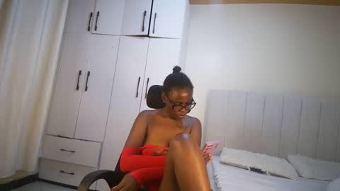 Snapshot of honey_drop1 chatting on 04-24-26, 08:11 honey drop online show from 04-24-26, 08:11