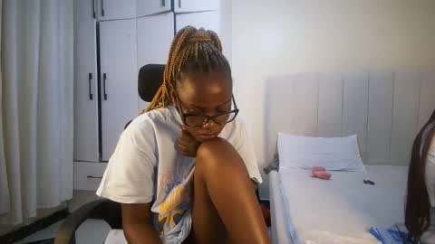 Snapshot of honey_drop1 chatting on 05-08-26, 12:49 honey drop online show from 05-08-26, 12:49