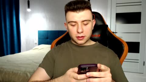 Snapshot of honey_furry chatting on 12-29-24, 09:20 Wolfy online show from 12-29-24, 09:20