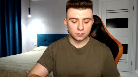 Snapshot of honey_furry chatting on 12-30-24, 12:22 Wolfy online show from 12-30-24, 12:22