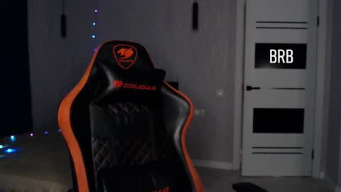 Snapshot of honey_furry chatting on 01-04-25, 04:54 Wolfy online show from 01-04-25, 04:54