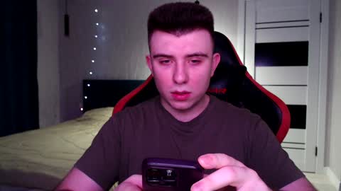 Snapshot of honey_furry chatting on 01-05-25, 08:52 Wolfy online show from 01-05-25, 08:52