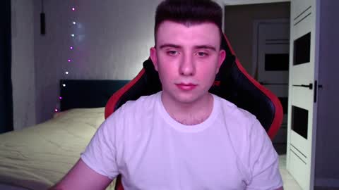 Snapshot of honey_furry chatting on 01-06-25, 03:20 Wolfy online show from 01-06-25, 03:20