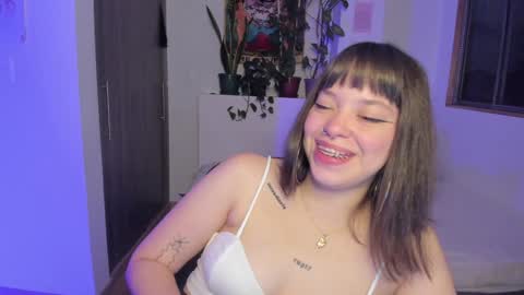 Snapshot of honey_hoe chatting on 01-10-25, 02:04 Lau online show from 01-10-25, 02:04