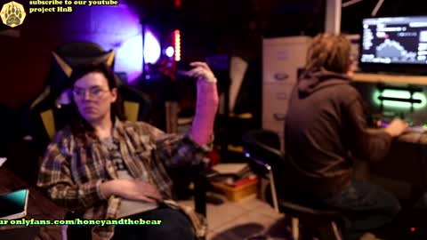 Snapshot of honeyand_thebear chatting on 12-13-24, 03:27 Honey and Bear online show from 12-13-24, 03:27