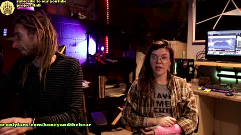 Snapshot of honeyand_thebear chatting on 12-14-24, 03:51 Honey and Bear online show from 12-14-24, 03:51