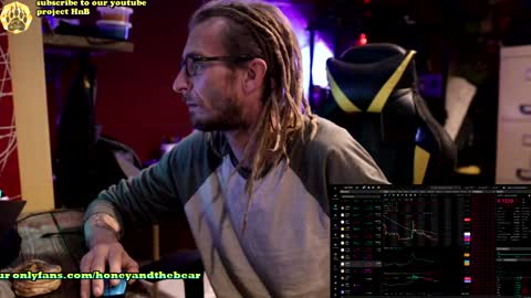 Snapshot of honeyand_thebear chatting on 12-16-24, 01:32 Honey and Bear online show from 12-16-24, 01:32