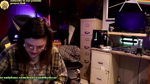 Snapshot of honeyand_thebear chatting on 12-20-24, 03:47 Honey and Bear online show from 12-20-24, 03:47