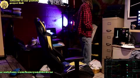 Snapshot of honeyand_thebear chatting on 12-20-24, 05:08 Honey and Bear online show from 12-20-24, 05:08