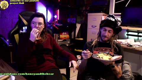 Snapshot of honeyand_thebear chatting on 12-26-24, 03:16 Honey and Bear online show from 12-26-24, 03:16