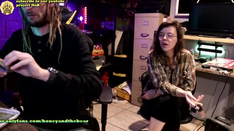 Snapshot of honeyand_thebear chatting on 12-27-24, 03:53 Honey and Bear online show from 12-27-24, 03:53