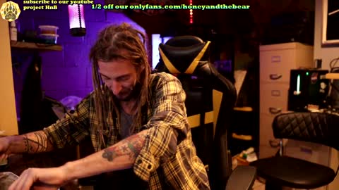 Snapshot of honeyand_thebear chatting on 01-10-25, 06:09 Honey and Bear online show from 01-10-25, 06:09