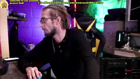 Snapshot of honeyand_thebear chatting on 01-13-25, 01:17 Honey and Bear online show from 01-13-25, 01:17