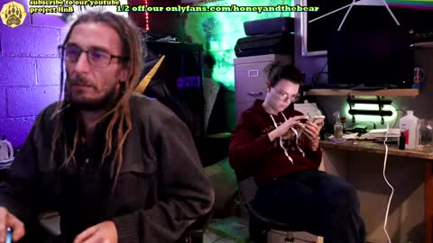 Snapshot of honeyand_thebear chatting on 01-15-25, 01:52 Honey and Bear online show from 01-15-25, 01:52