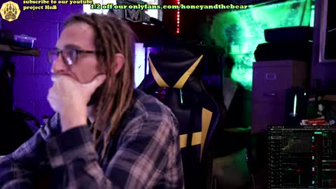 Snapshot of honeyand_thebear chatting on 01-17-25, 01:03 Honey and Bear online show from 01-17-25, 01:03