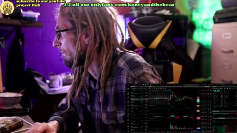 Snapshot of honeyand_thebear chatting on 01-17-25, 04:57 Honey and Bear online show from 01-17-25, 04:57