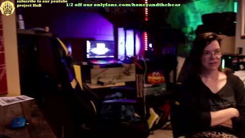 Snapshot of honeyand_thebear chatting on 01-19-25, 03:08 Honey and Bear online show from 01-19-25, 03:08