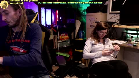 Snapshot of honeyand_thebear chatting on 02-03-25, 02:03 Honey and Bear online show from 02-03-25, 02:03