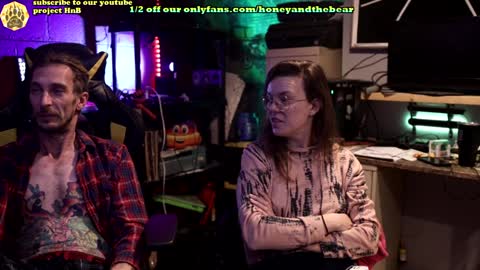 Snapshot of honeyand_thebear chatting on 02-04-25, 06:25 Honey and Bear online show from 02-04-25, 06:25