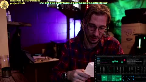 Snapshot of honeyand_thebear chatting on 02-05-25, 12:49 Honey and Bear online show from 02-05-25, 12:49