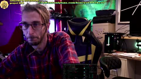 Snapshot of honeyand_thebear chatting on 02-05-25, 03:52 Honey and Bear online show from 02-05-25, 03:52