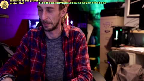 Snapshot of honeyand_thebear chatting on 02-06-25, 03:16 Honey and Bear online show from 02-06-25, 03:16