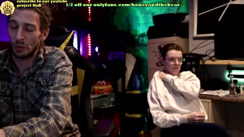 Snapshot of honeyand_thebear chatting on 02-08-25, 03:19 Honey and Bear online show from 02-08-25, 03:19