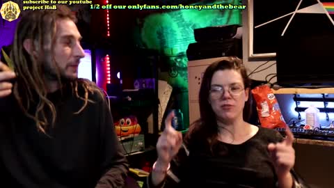 Snapshot of honeyand_thebear chatting on 02-13-25, 03:39 Honey and Bear online show from 02-13-25, 03:39